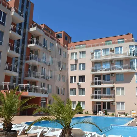 Balkan Breeze 15 Апартамент *